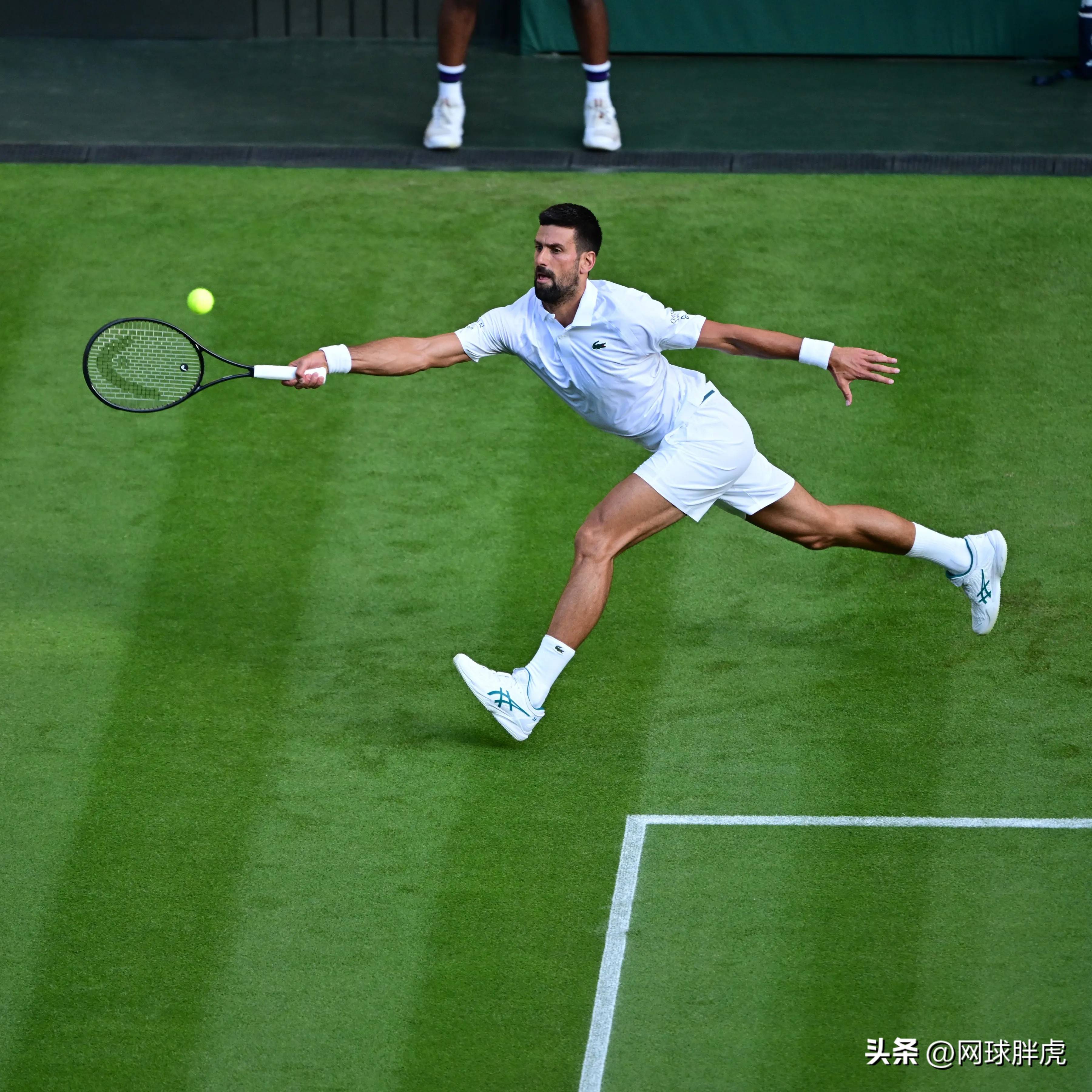 开云体育赛事-包含费德勒与40激战C9分钟，大比分获胜胜负难料！，科维托娃焦点对战引发球迷热议的词条-开云体育赛事